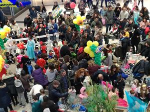 CARNEVALE NEL CENTRO COMMERCIALE BARIBLU