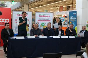 Conferenza Stampa Eco-compattatore centro commerciale Mongolfiera 