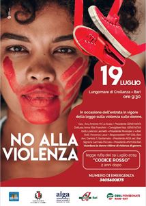 UNA PANCHINA ROSSA SUL LUNGOMARE DI BARI CONTRO LA VIOLENZA SULLE DONNE 